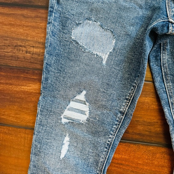 Old Navy Rockstar Super Skinny Distressed Patches High Rise Jeans - Picture 4 of 7